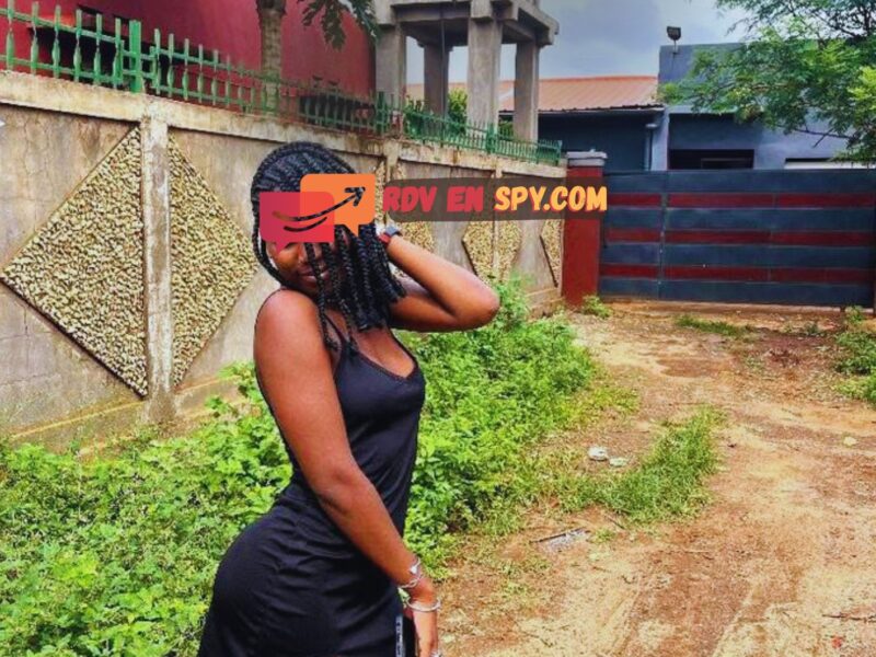 Femme Célibataire Posée Recherche le Bonheur à Deux